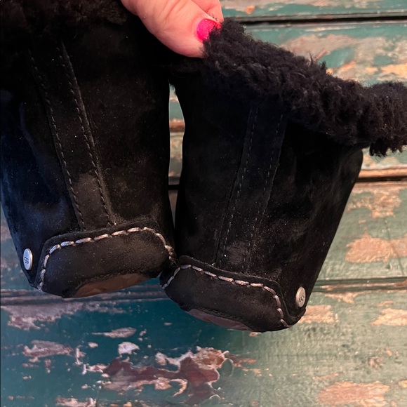 UGG Black Fuzzy Moccasin Slippers - Picture 5 of 7